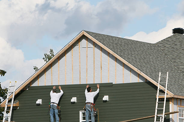 Professional Siding Repair technician working in Cortland, IL
